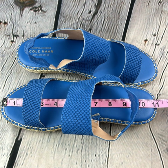 COLE HAAN PINCH MAINE CLASSIC Blue Embossed Leather Sling Back Sandals (Narrow) - Picture 8 of 17